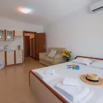 Chateau Del Mar 아파트 써니비치