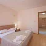 Chateau Del Mar *