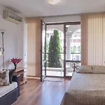 Chateau Del Mar 아파트