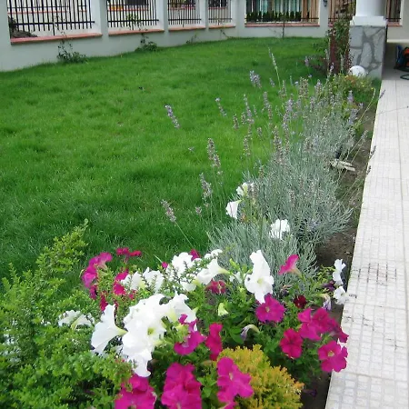 Chateau Del Mar Апартаменты *