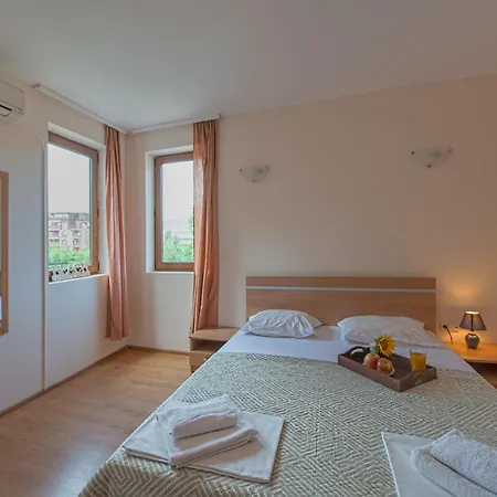 Апартаменты Chateau Del Mar *