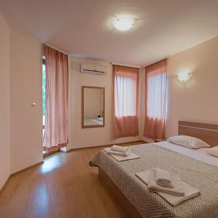 Апартаменты Chateau Del Mar Солнечный берег