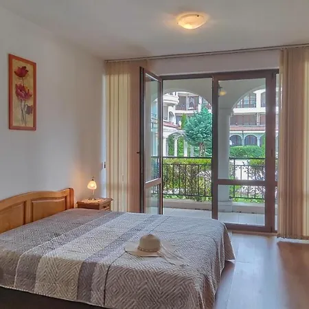 Chateau Del Mar Апартаменты *