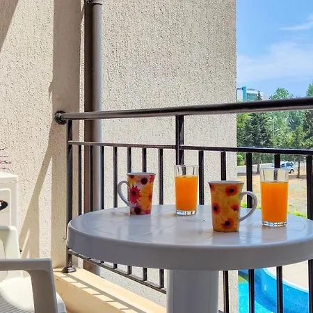 Апартаменты Chateau Del Mar