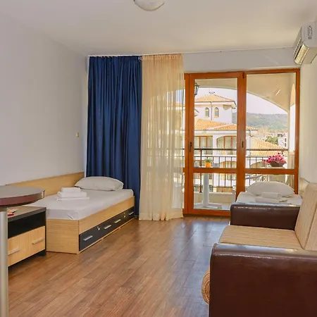 Апартаменты Chateau Del Mar