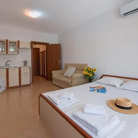 Chateau Del Mar Apartman Napospart